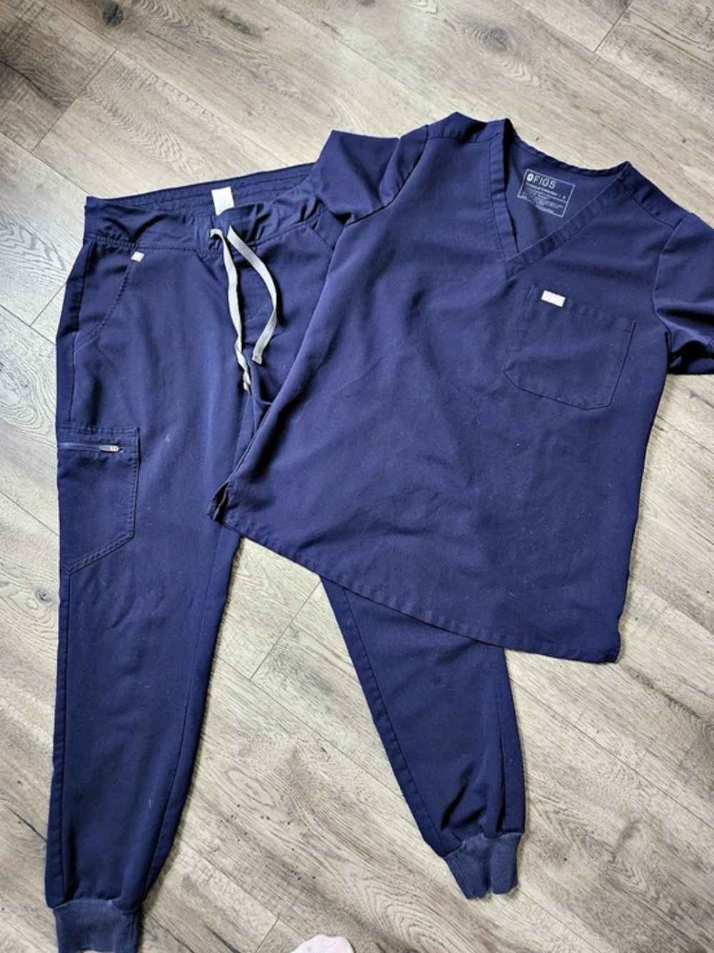FIGS Catarina Scrub Top and Zamora Jogger Scrub Pant Set Navy Small